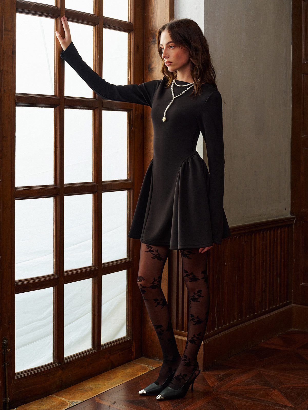 Düz Uzun Kollu Pileli Kısa Elbise