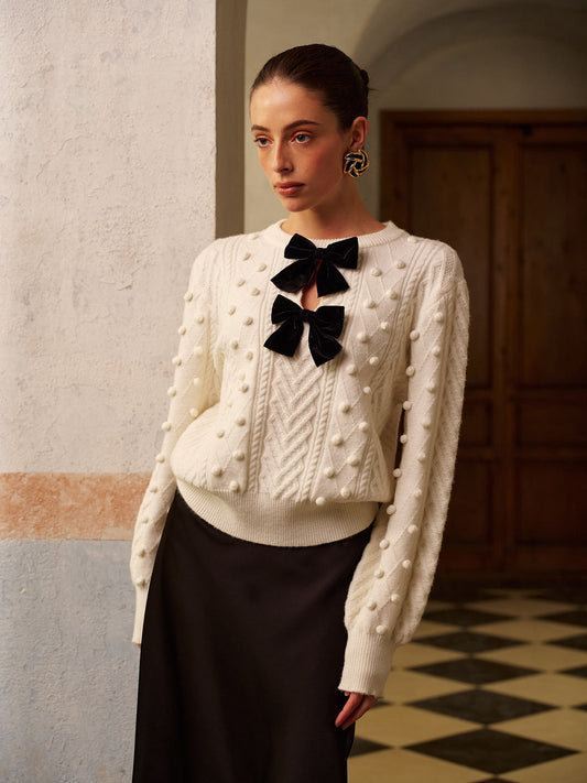 Önü Fiyonklu Örgü Top Dekorlu Kazak