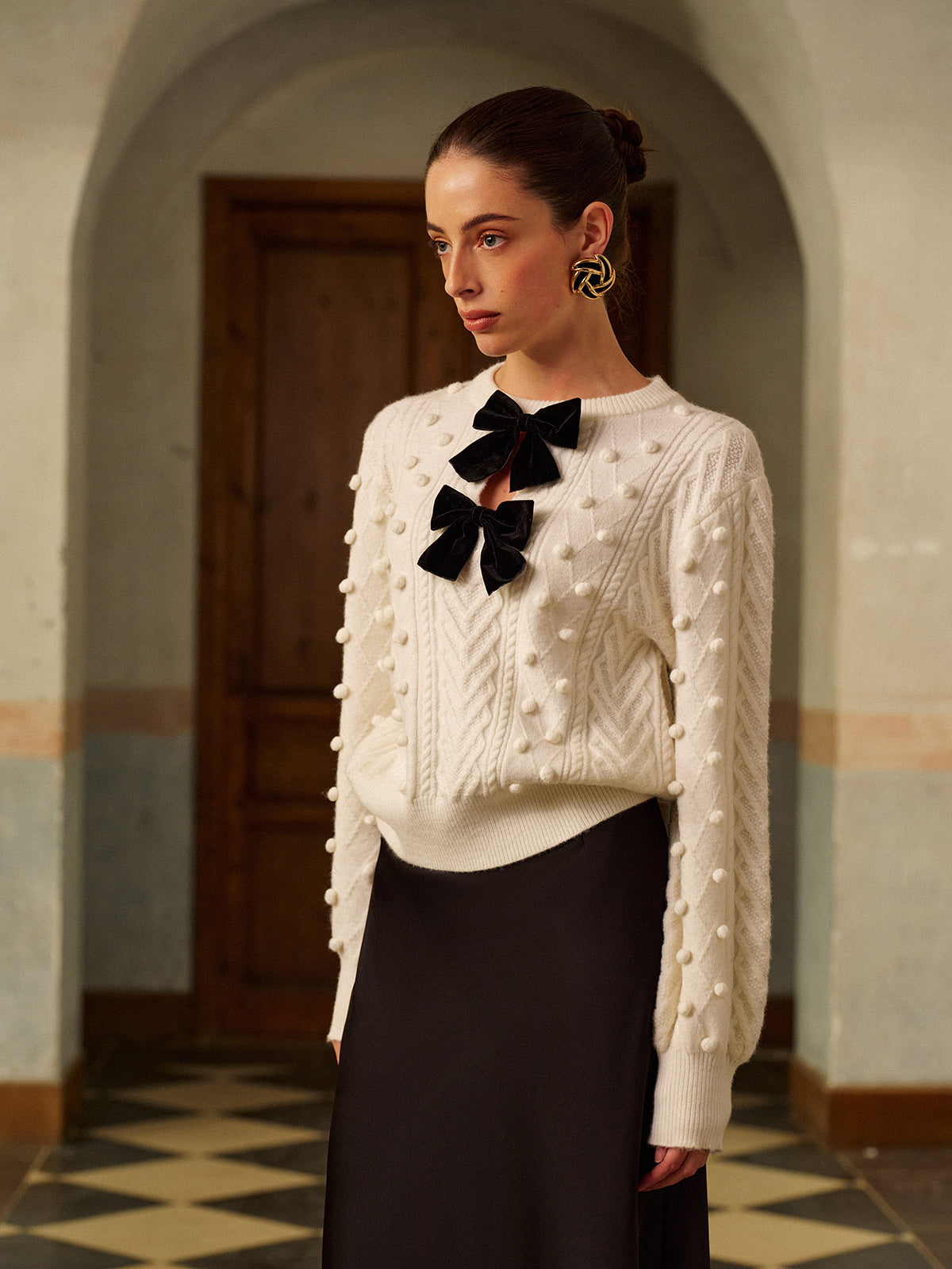 Önü Fiyonklu Örgü Top Dekorlu Kazak