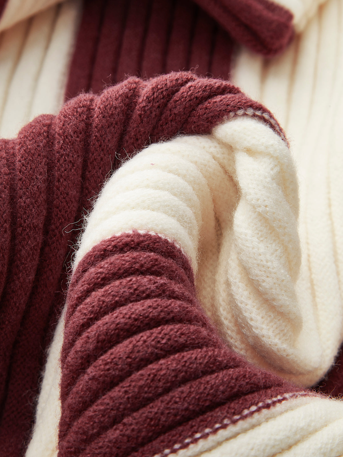 Kaburgalı Renk Bloklu Balıkçı Yaka Kazak