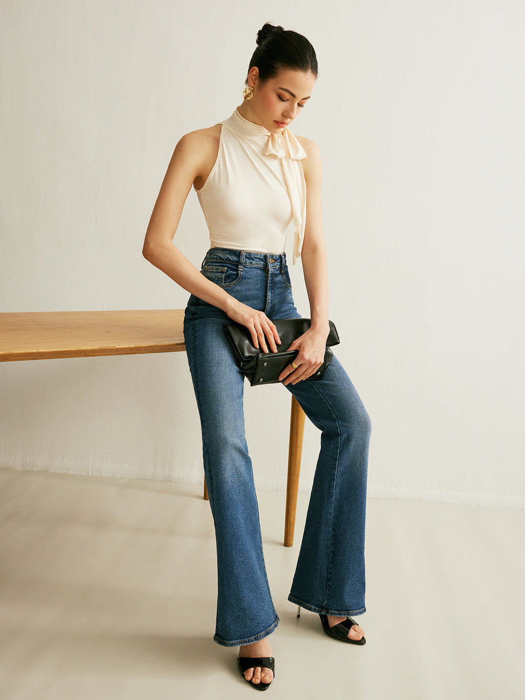 Bağcıklı Yaka Askılı Üst