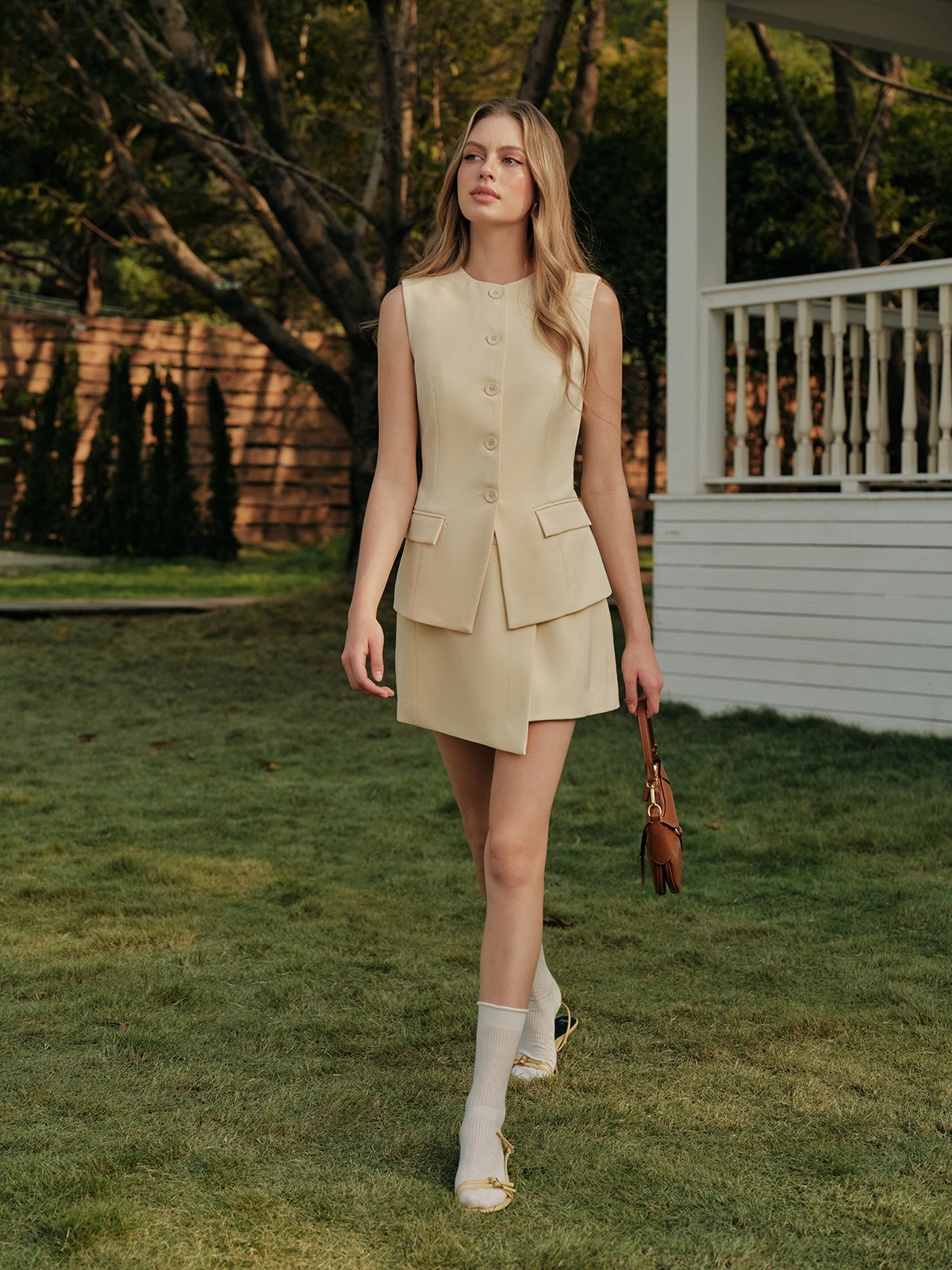 Şık Düğmeli Yırtmaçlı Yelek