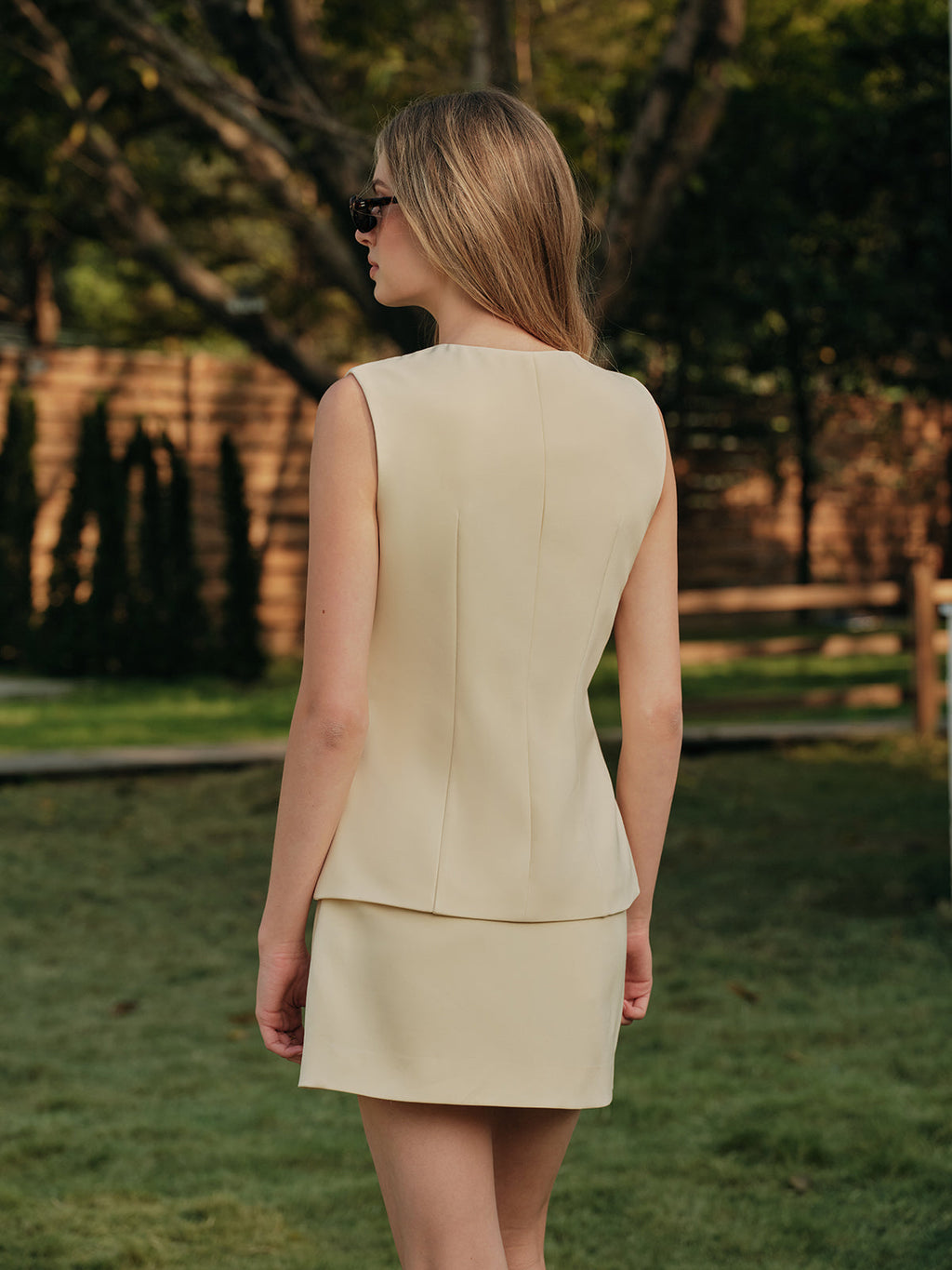 Şık Düğmeli Yırtmaçlı Yelek