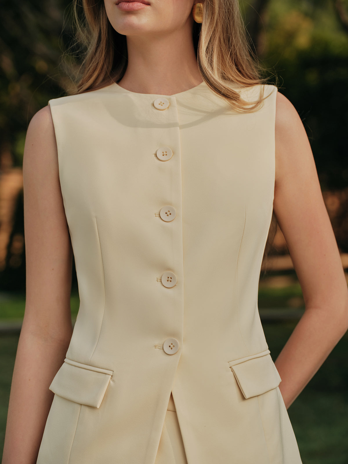 Şık Düğmeli Yırtmaçlı Yelek