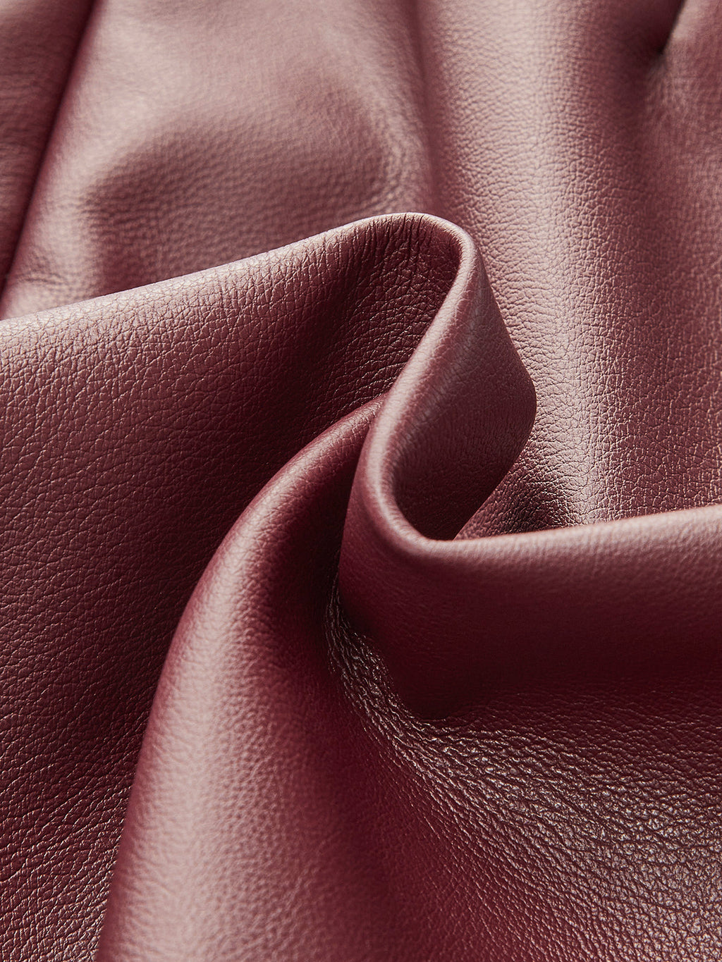 Anahtar Deliği Yaka Pileli Pu Deri İnce Elbise