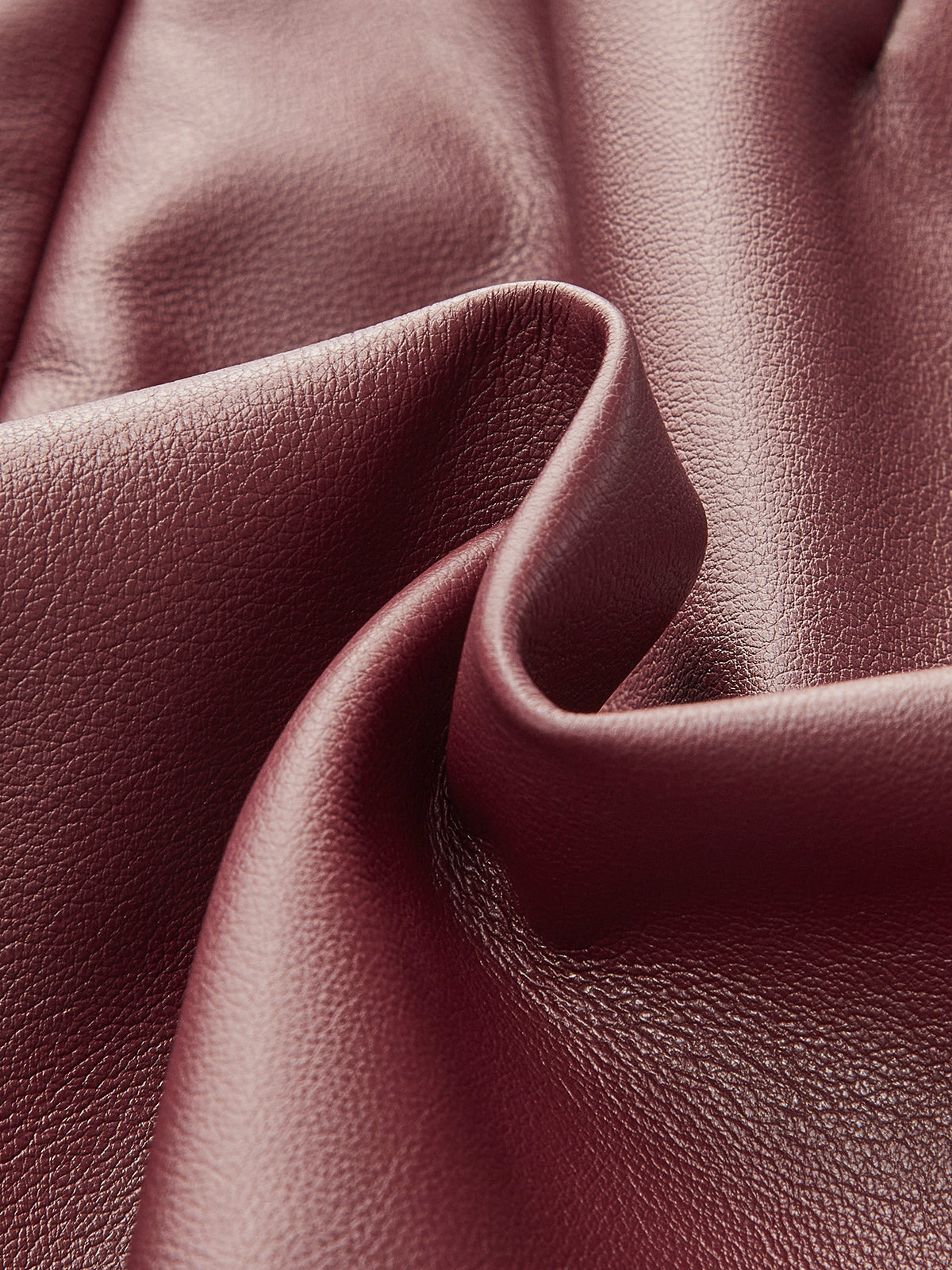 Anahtar Deliği Yaka Pileli Pu Deri İnce Elbise