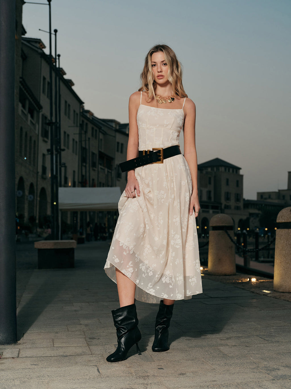 Çiçekli Jakarlı Uzun Elbise