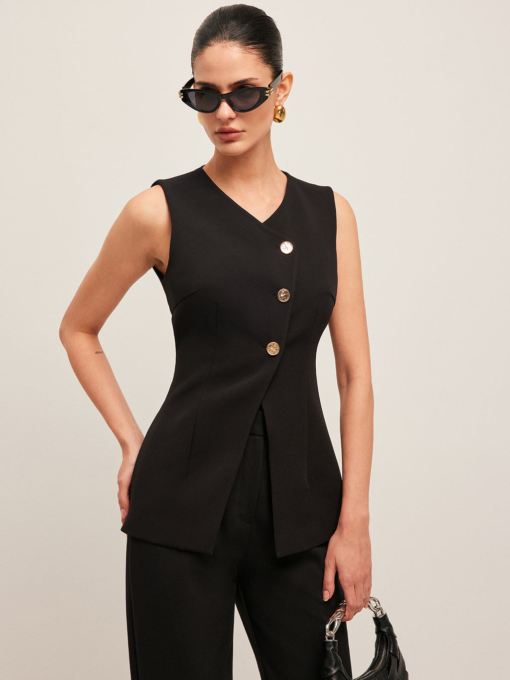 V Yaka Düğme Detaylı Yelek