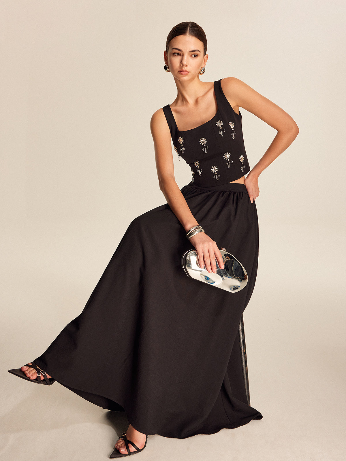 Çiçekli Kristal Sırt Fermuarlı Üst