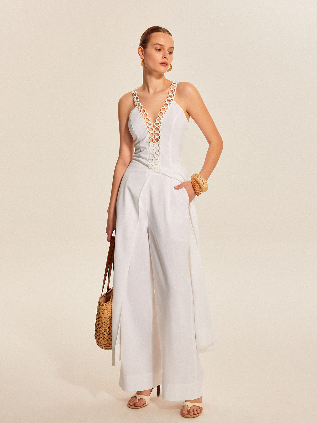 İçi Boş Bağcıklı V Yaka Üst