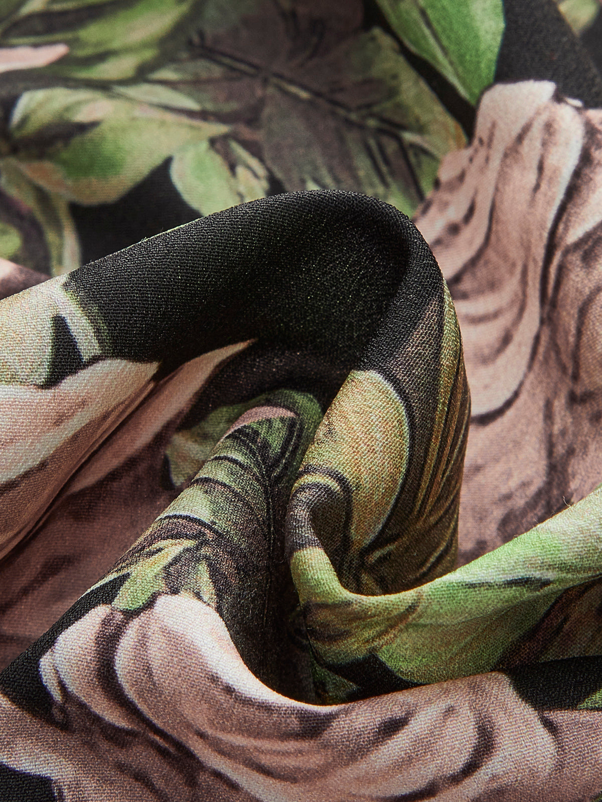 Çiçekli Dantel Kenarlı Kıvrımlı Elbise