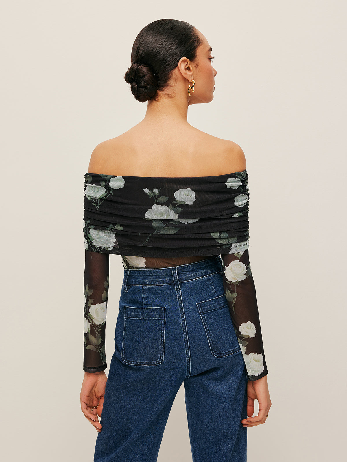 Yarı Şeffaf Çiçekli Omuzdan Bağlamalı File Kollu Üst