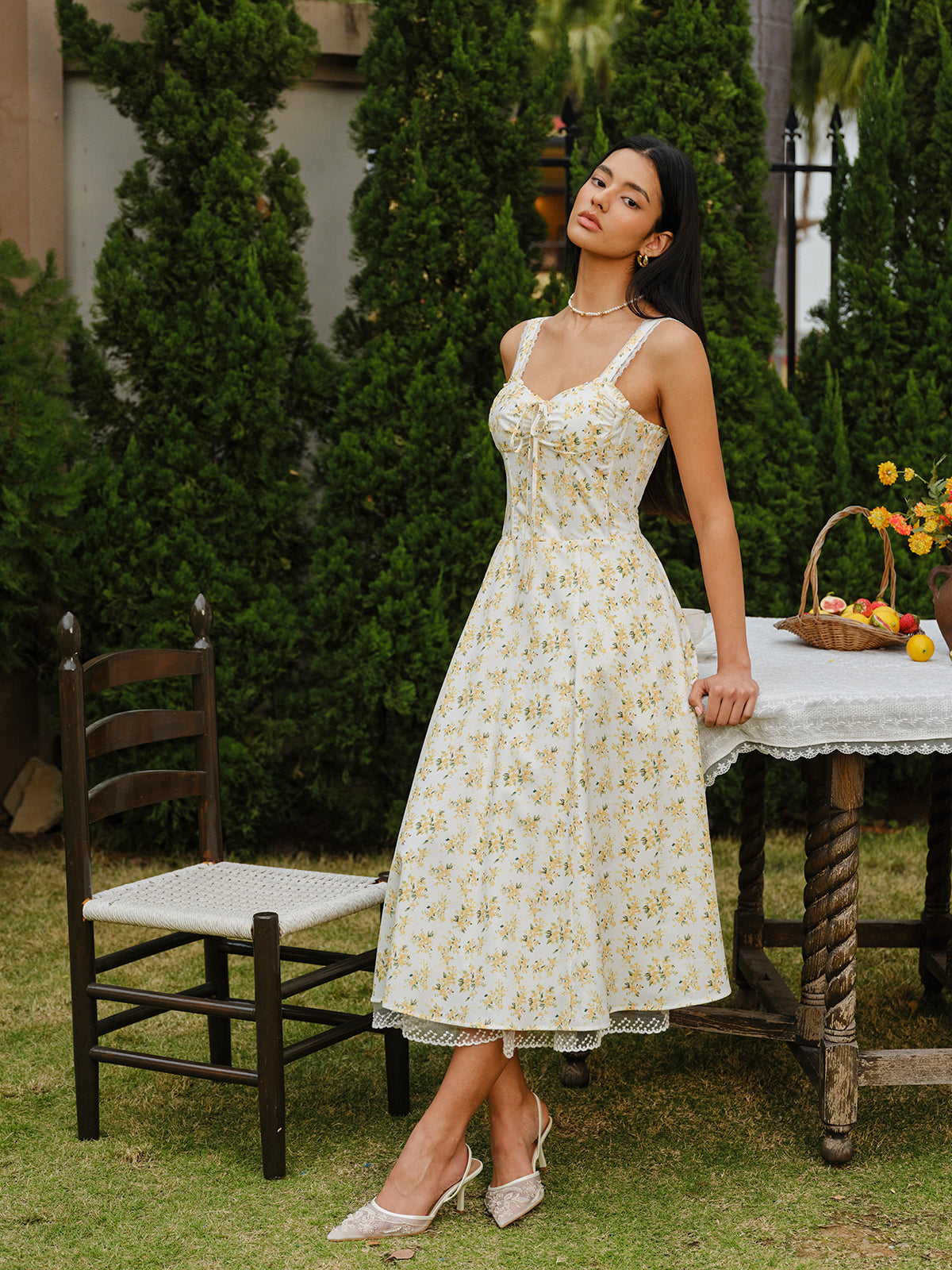 Çiçekli Dantel-Önden Bağlamalı Elbise