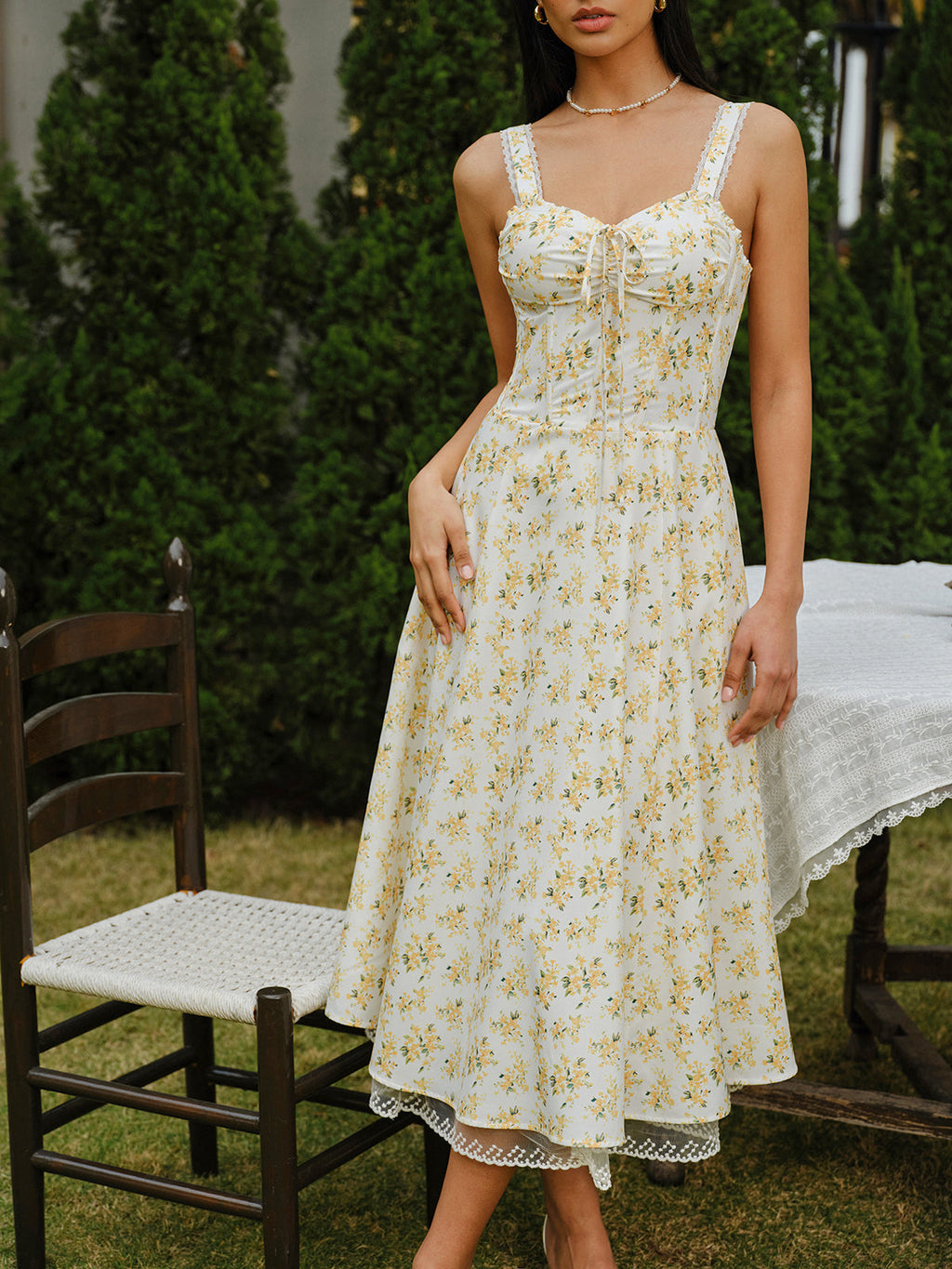 Çiçekli Dantel-Önden Bağlamalı Elbise