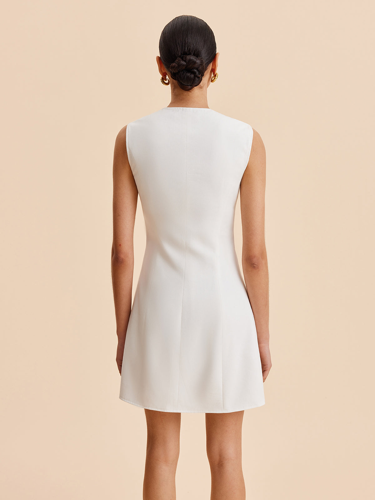 Asimetrik Düğmeli Kolsuz Elbise