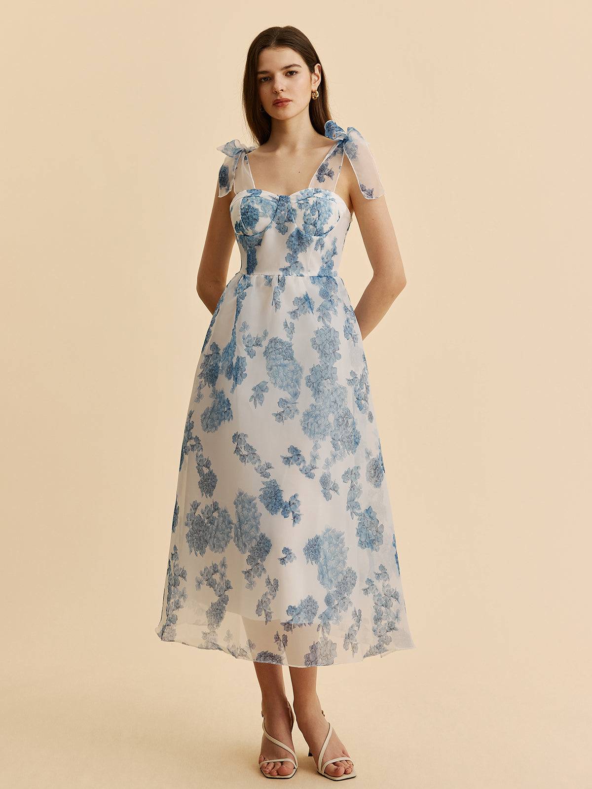 Çiçekli Fiyonk Askılı Elbise