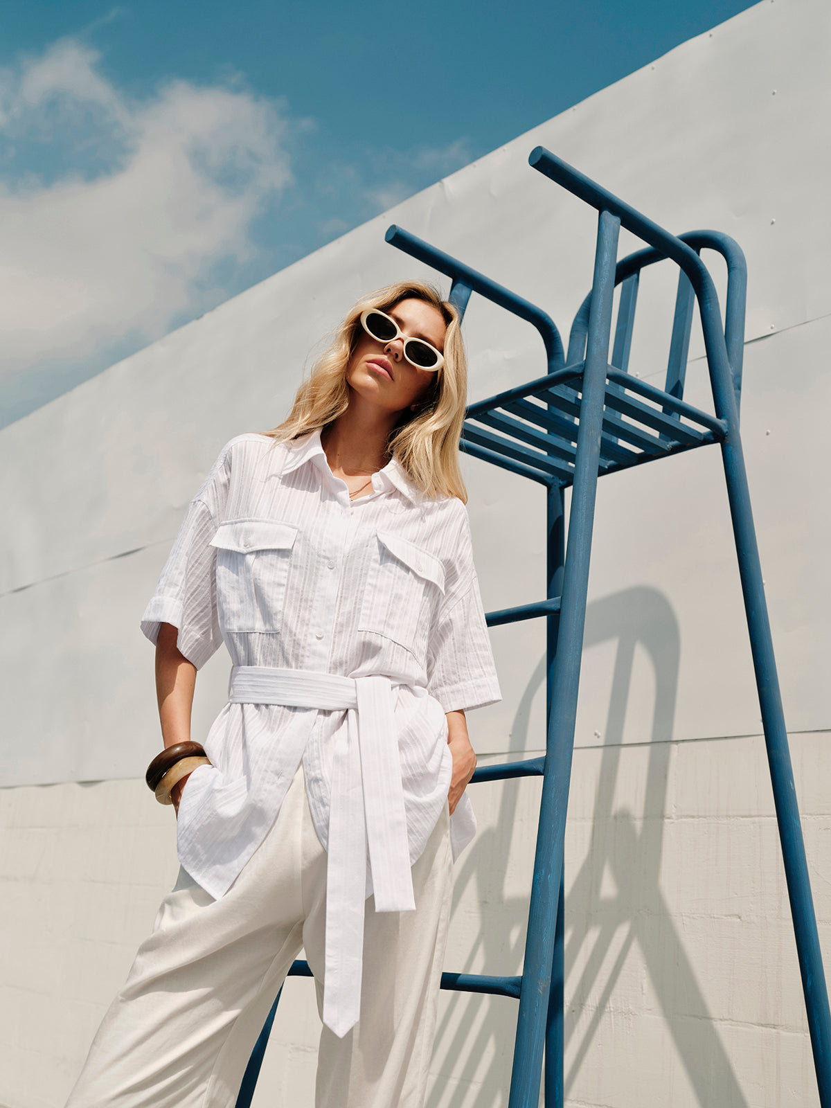 Yarı Şeffaf Pamuklu Düğme Yaka Gömlek Kemerli