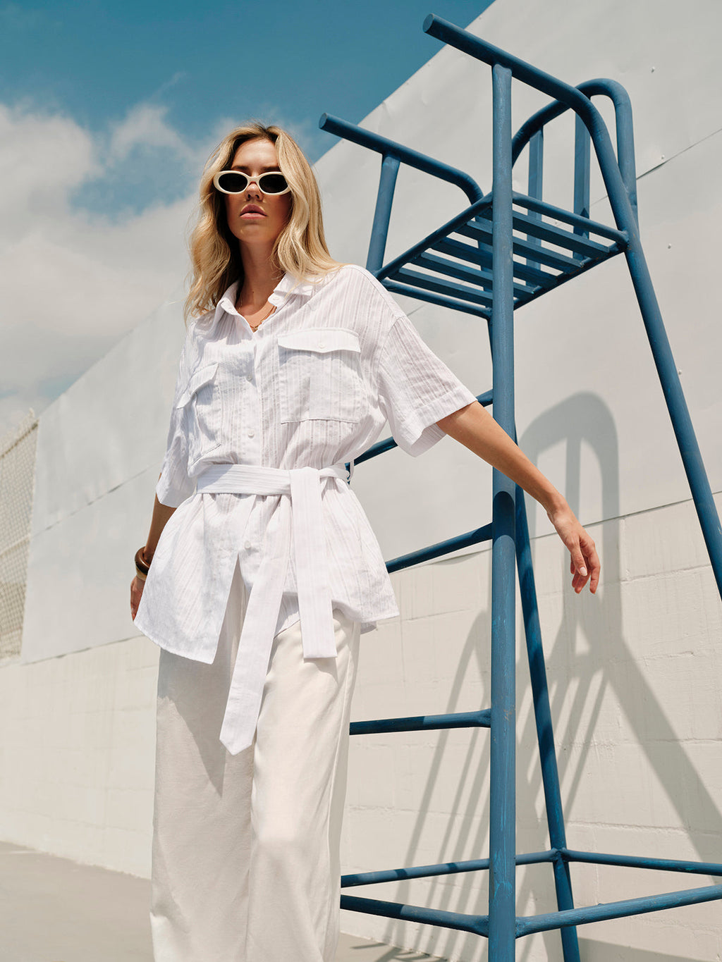 Yarı Şeffaf Pamuklu Düğme Yaka Gömlek Kemerli