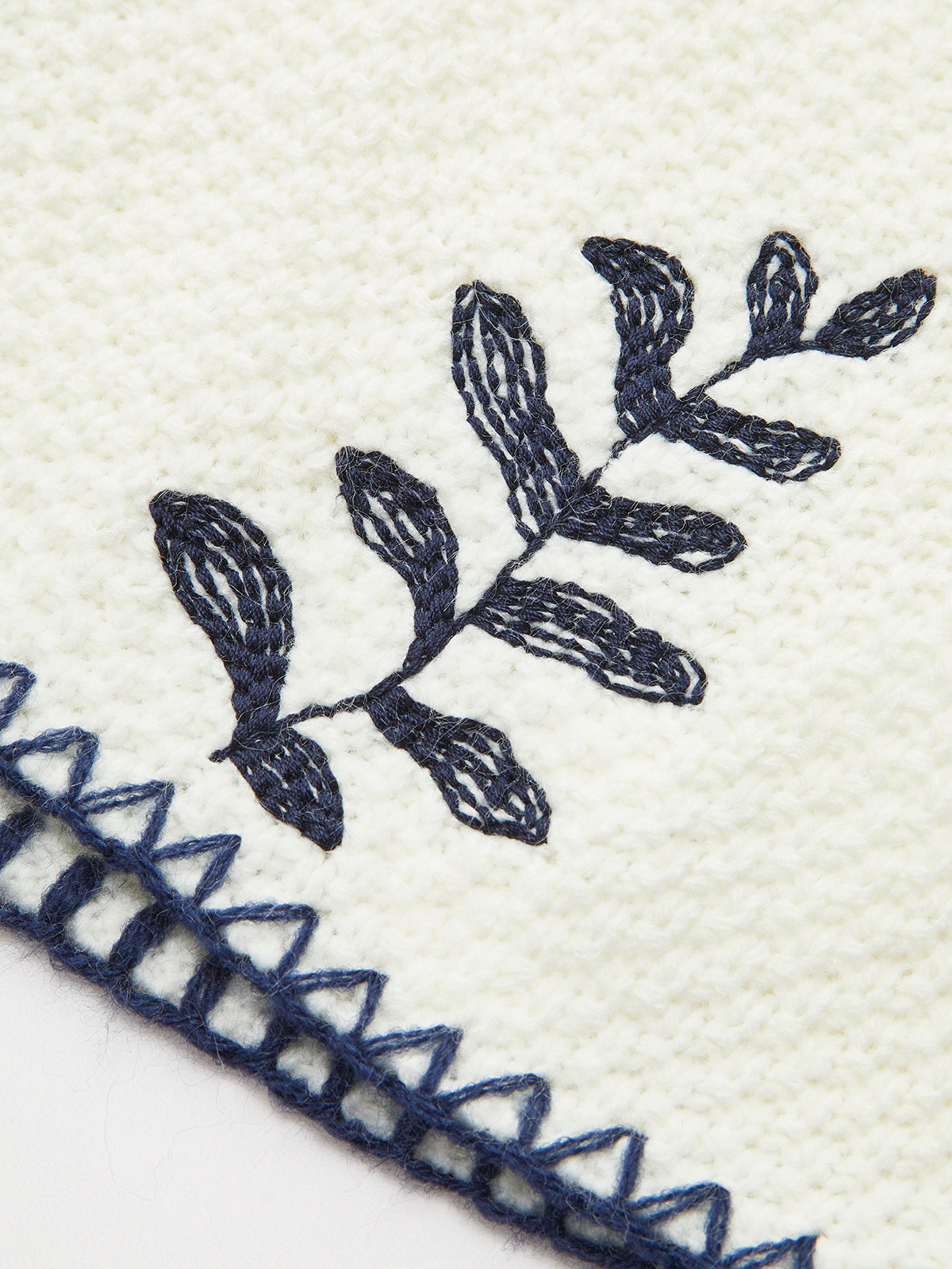 İşlemeli Örgü Önü Bağcıklı Yelek