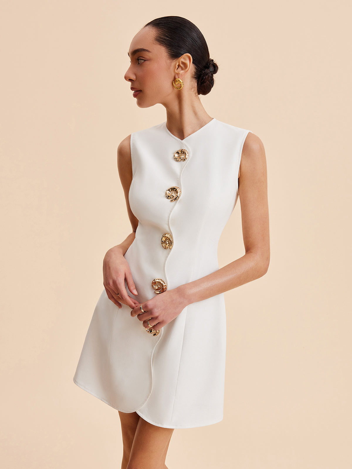 Asimetrik Düğmeli Kolsuz Elbise