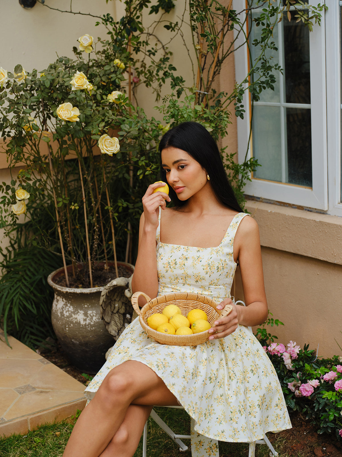 Çiçek Desenli Sırtı Fiyonklu Elbise