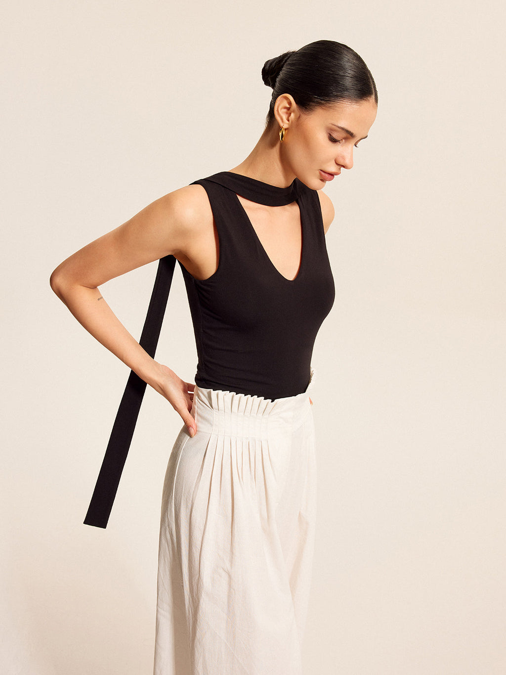 V Yakalı Üst Ve Eşarp Tarzı Boyun Bağı