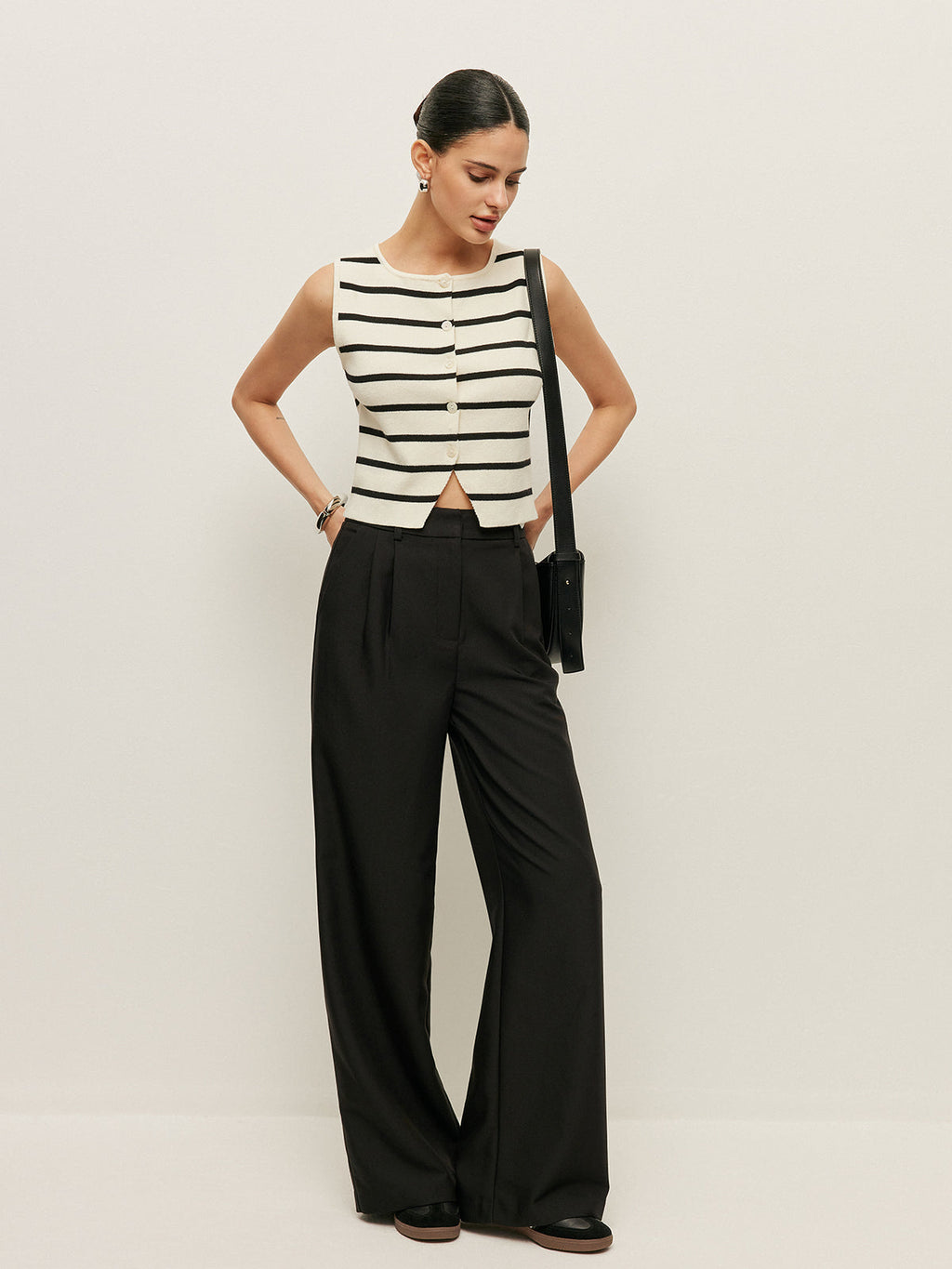 Çizgili Düğmeli Örgü Yelek