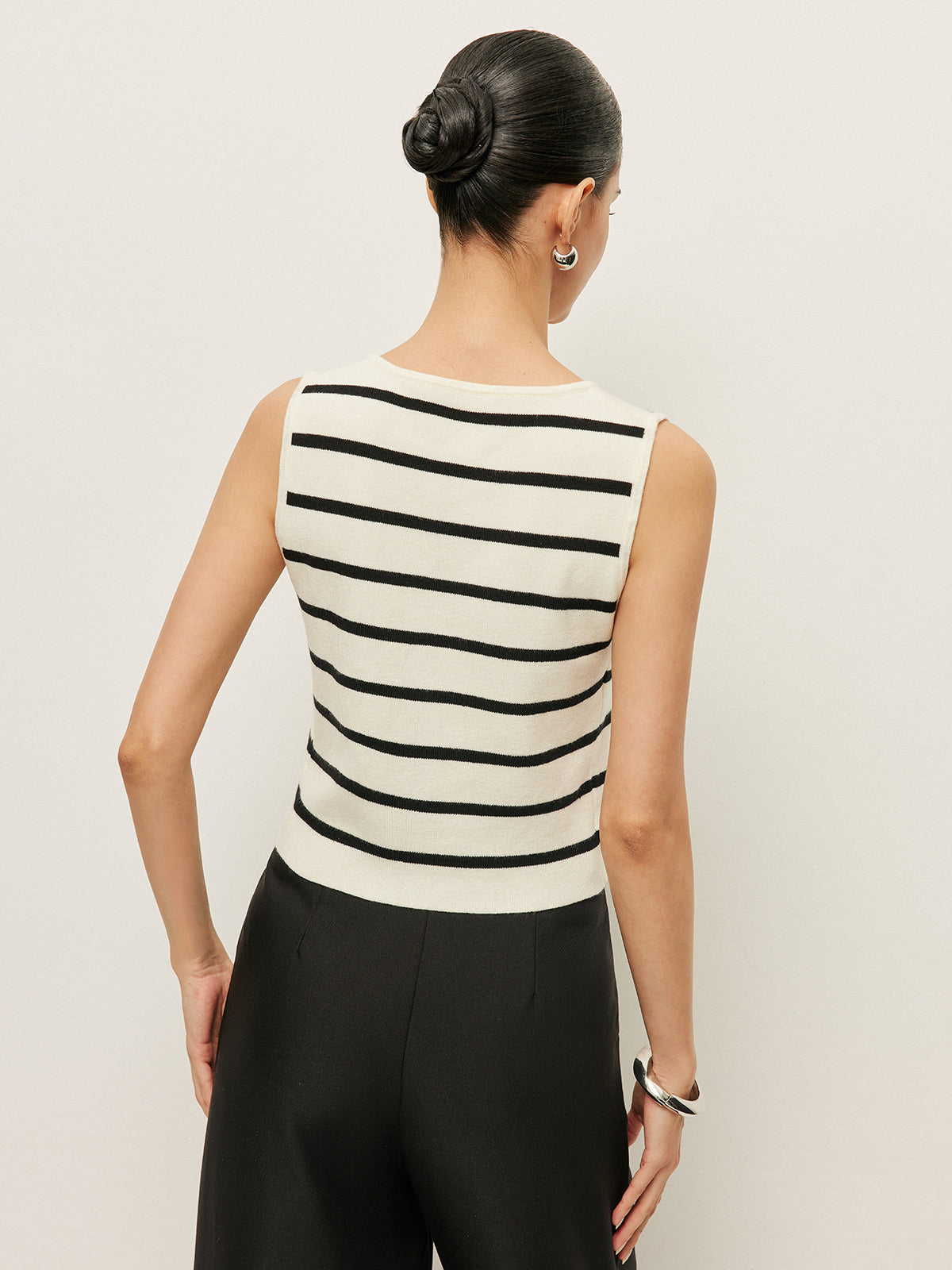 Çizgili Düğmeli Örgü Yelek