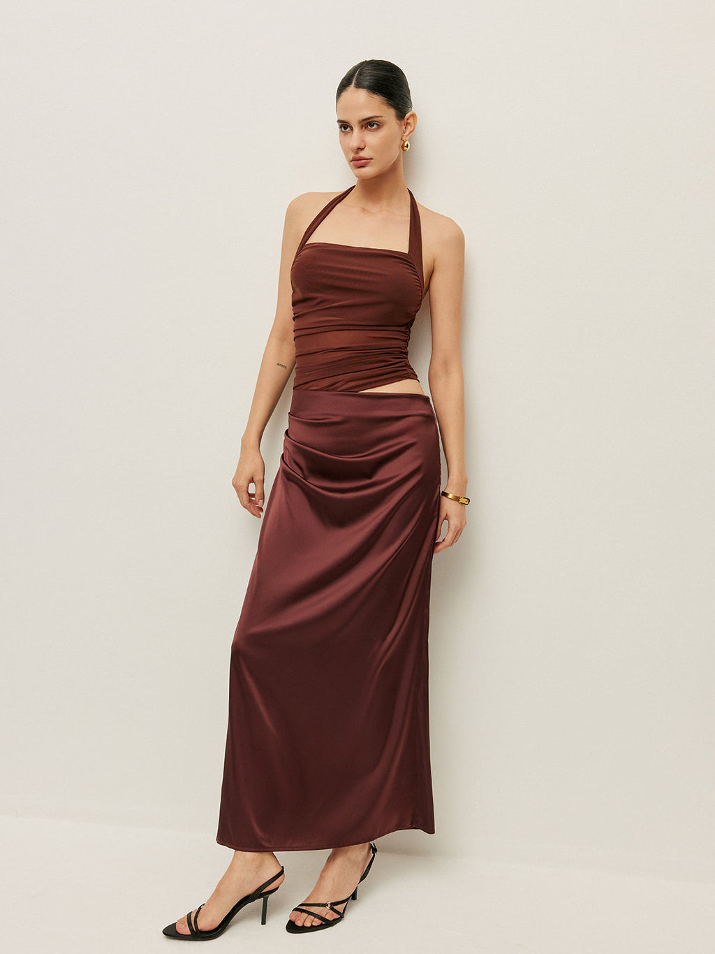 Buruşuk Halter Yaka Kesim Detaylı Elbise