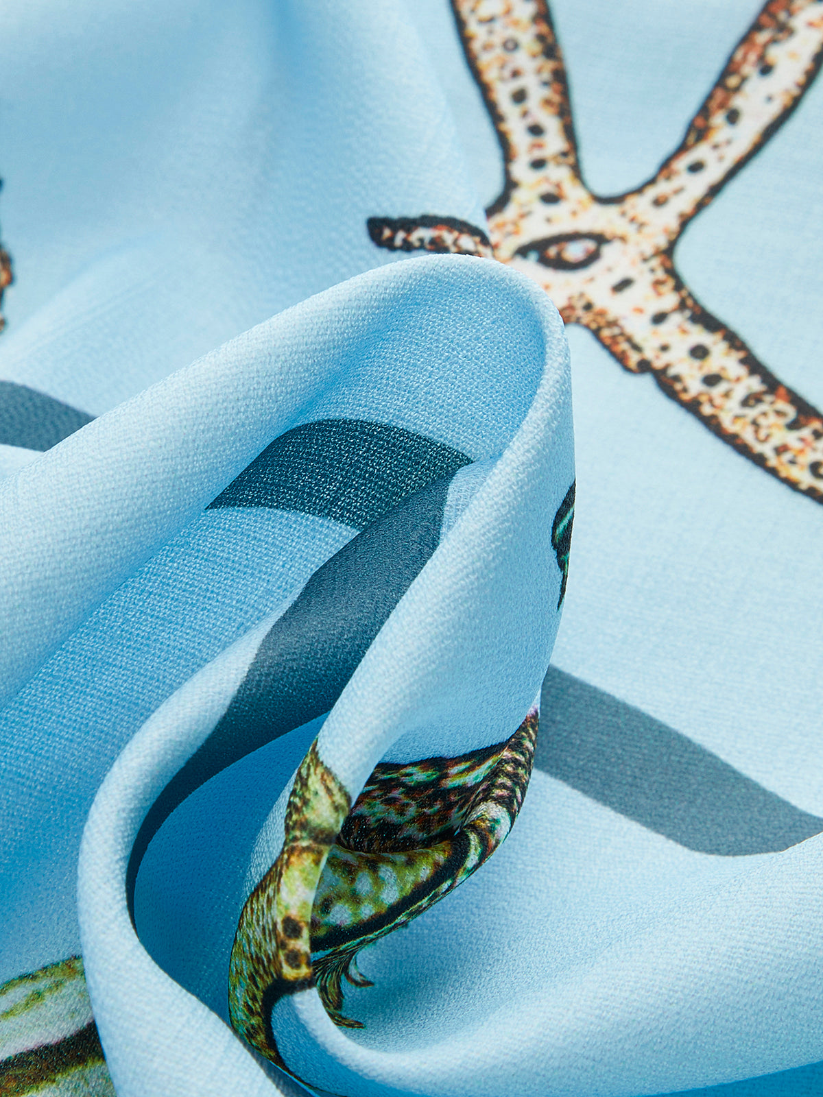 Düğmeli Yaka Su Desenli Gömlek Kemerli