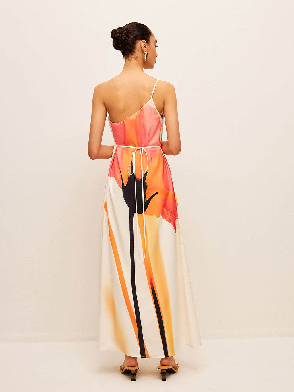 Asimetrik Çiçek Desenli Sırtı Bağlanmış Elbise