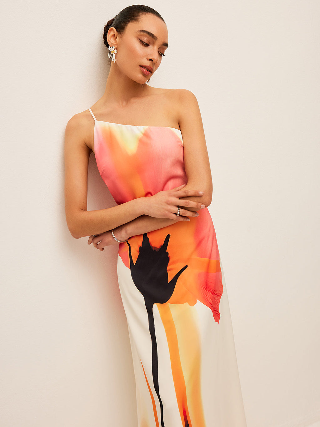 Asimetrik Çiçek Desenli Sırtı Bağlanmış Elbise