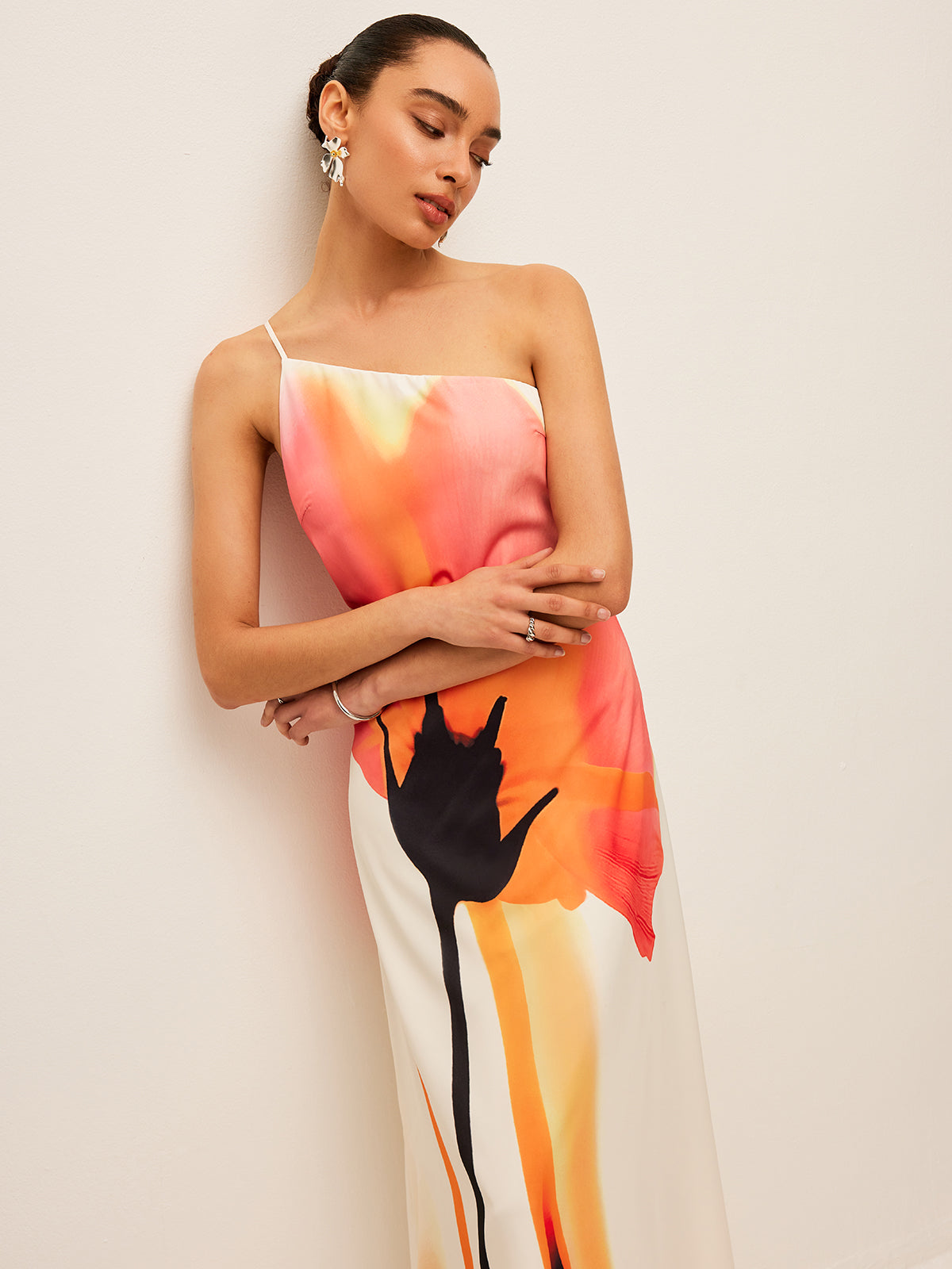 Asimetrik Çiçek Desenli Sırtı Bağlanmış Elbise