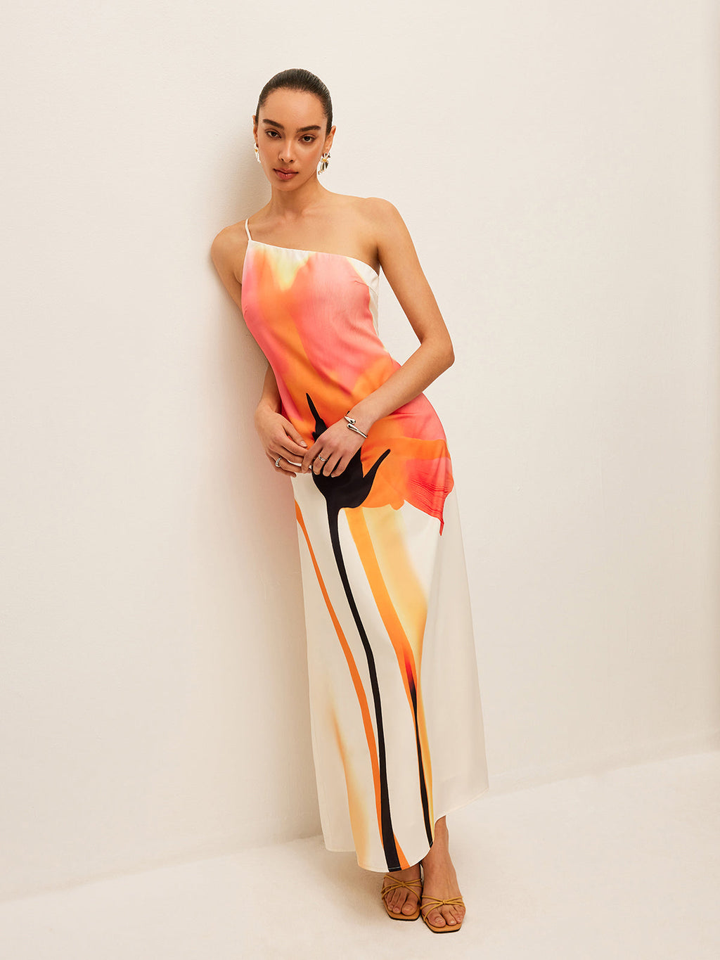 Asimetrik Çiçek Desenli Sırtı Bağlanmış Elbise