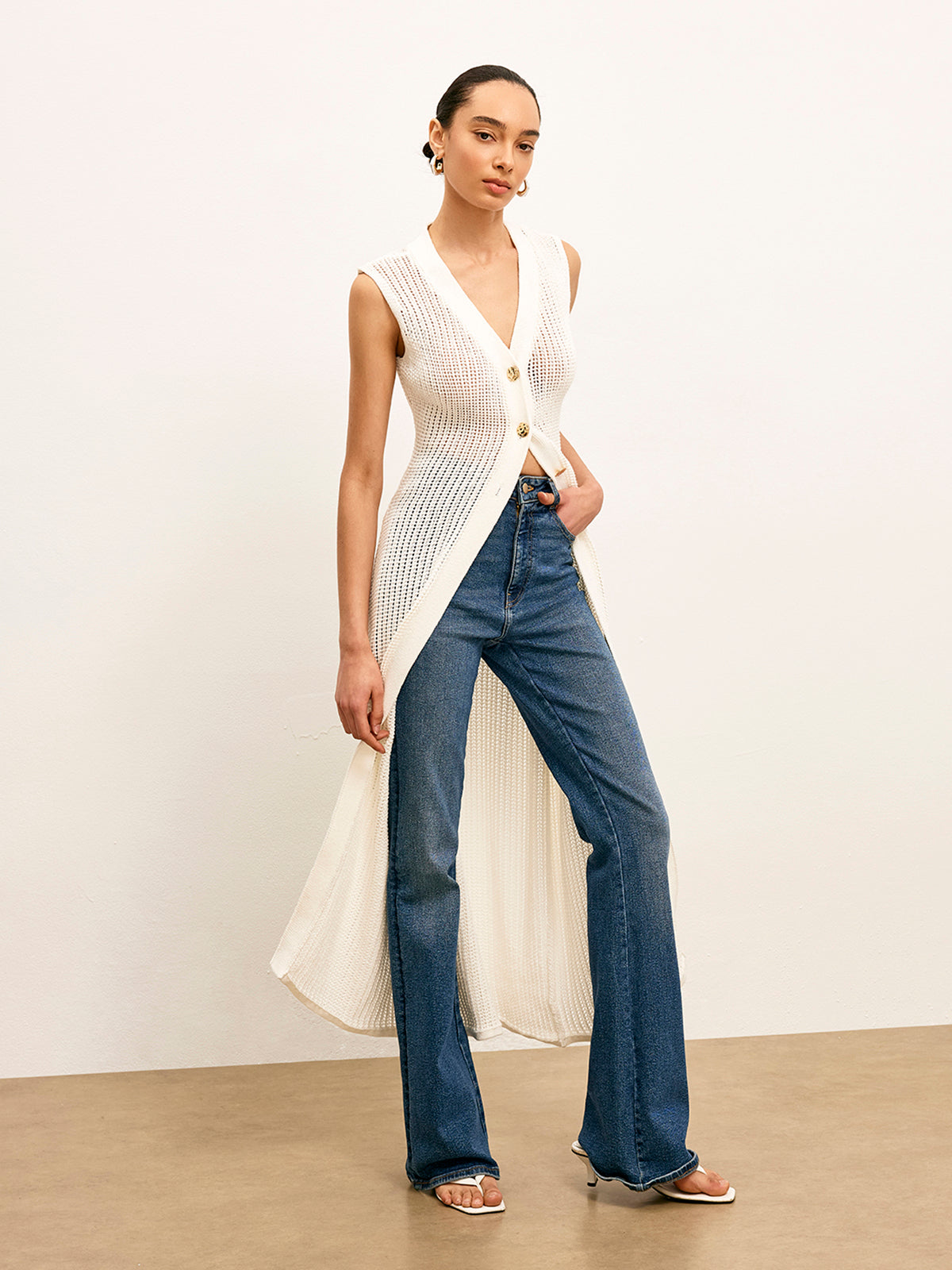 Örgü İçi Boş Metal Detaylı Kolsuz Hırka