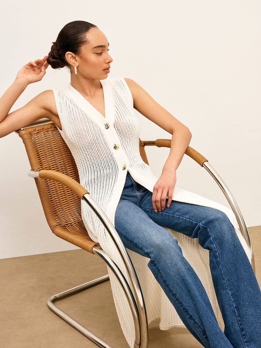 Örgü İçi Boş Metal Detaylı Kolsuz Hırka