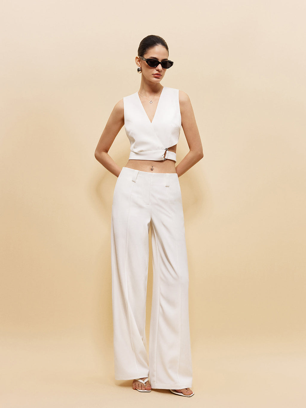 Yan Halka Detaylı V Yaka Kısa Üst