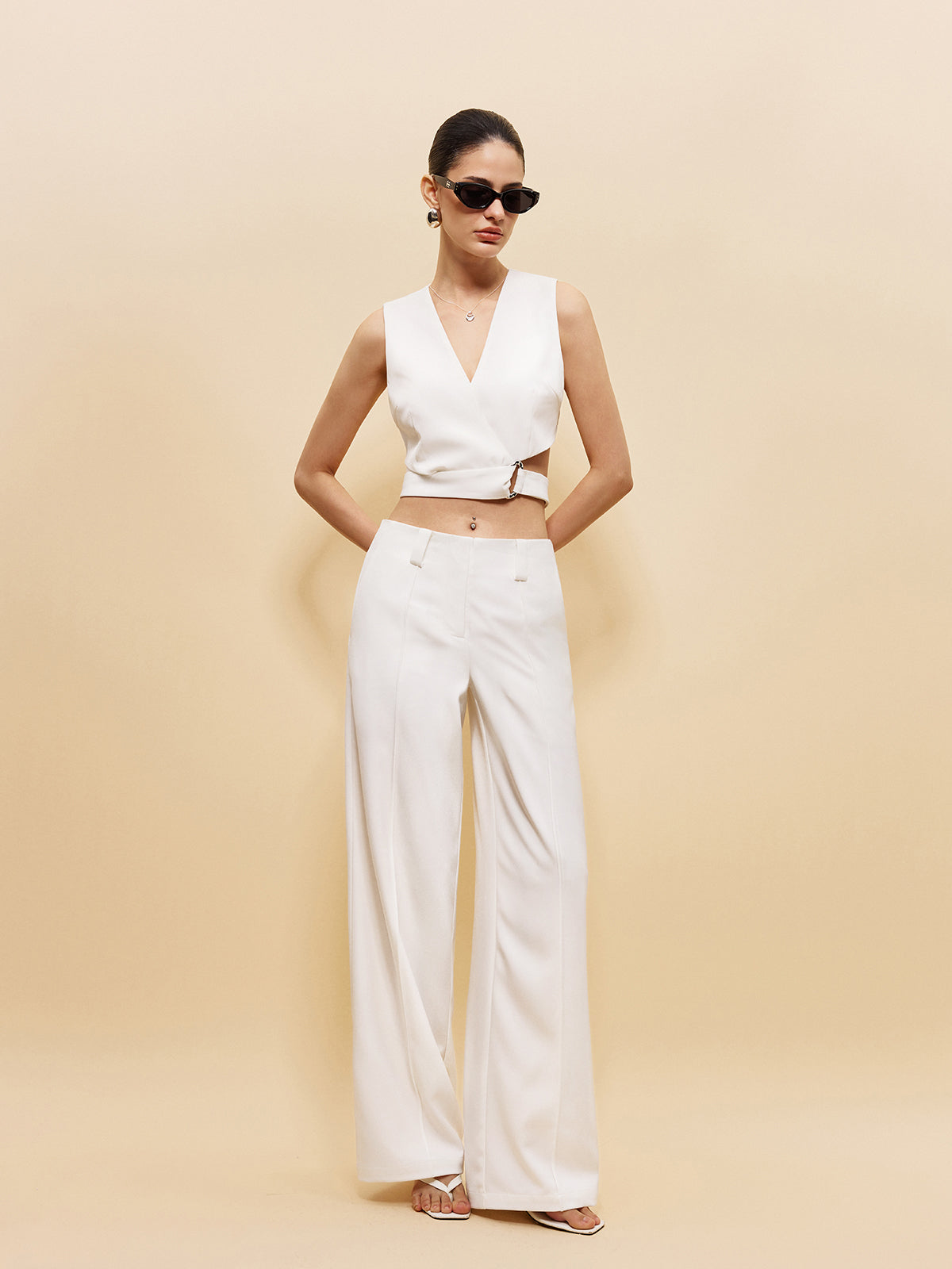 Yan Halka Detaylı V Yaka Kısa Üst