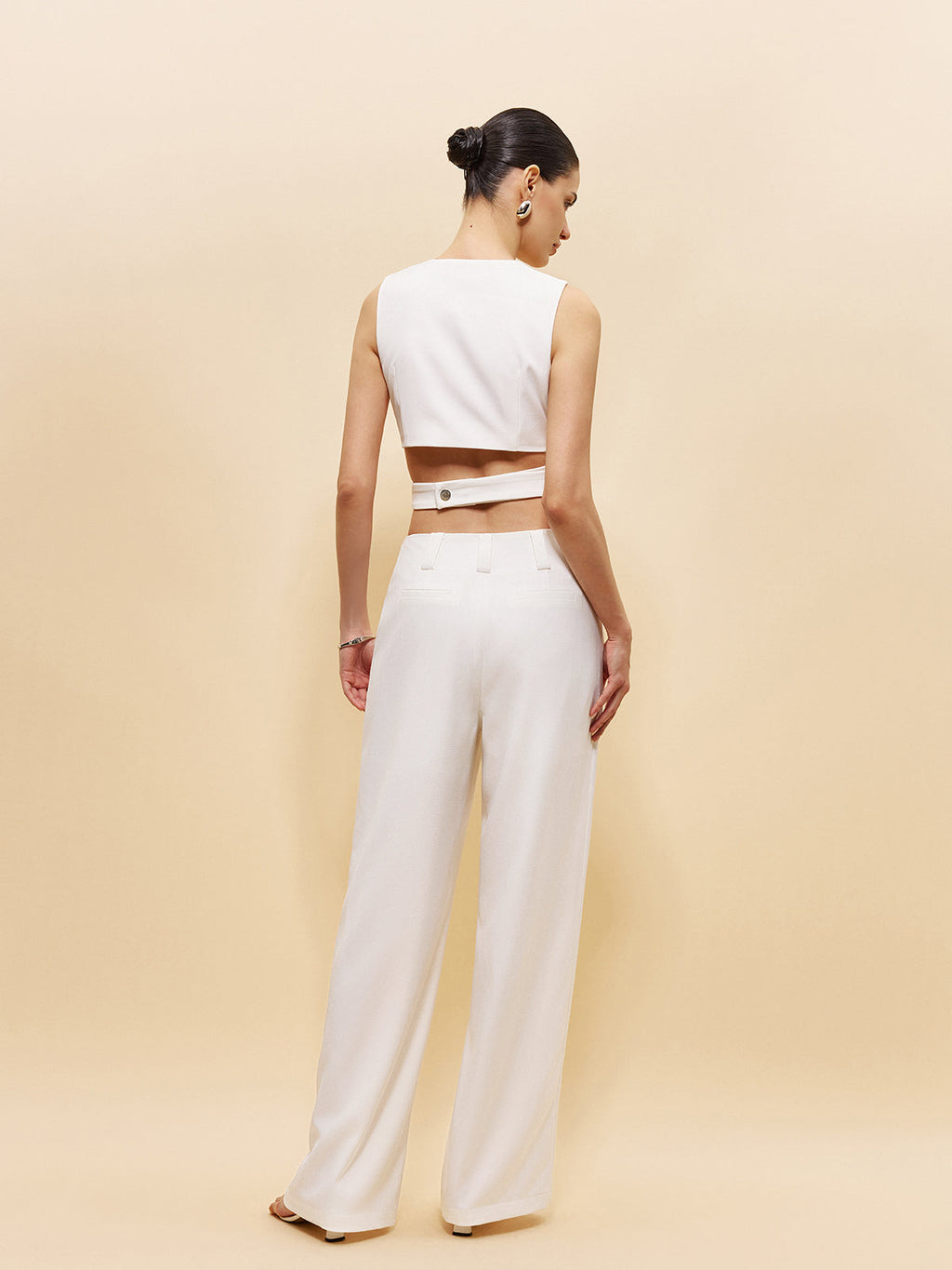 Yan Halka Detaylı V Yaka Kısa Üst