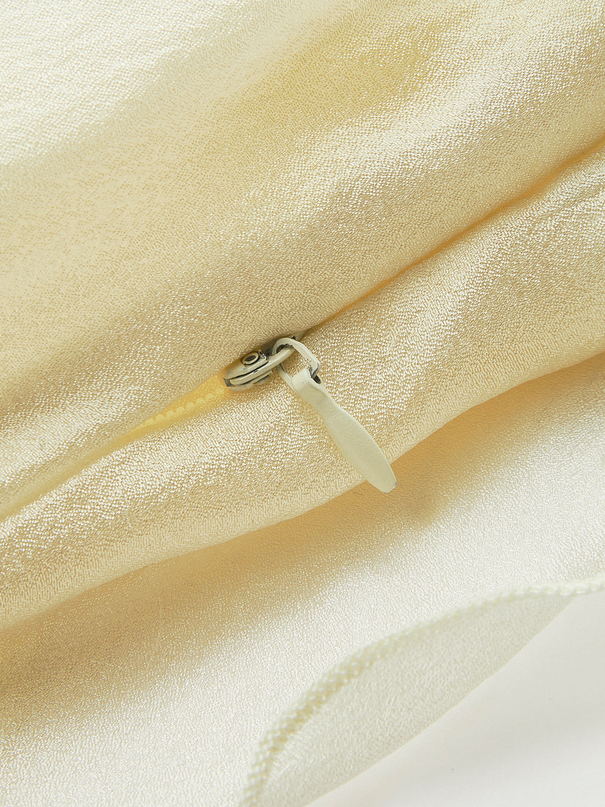 Ruffle Detay Anahtar Deliği Sırt Üstü