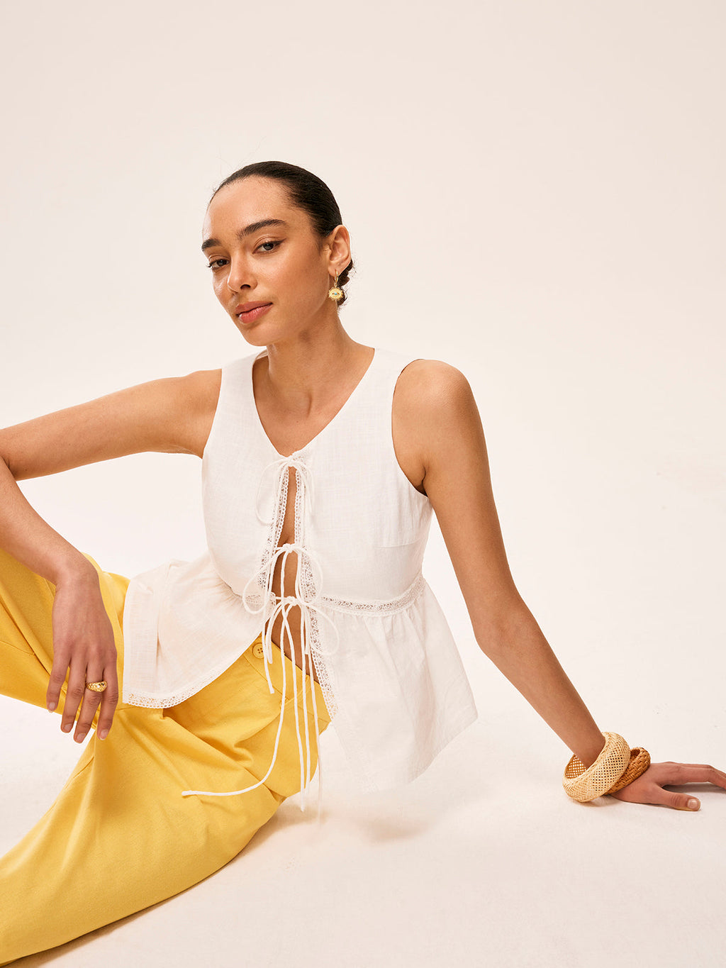 Pamuklu Bağcıklı Detaylı Yarı Şeffaf Üst