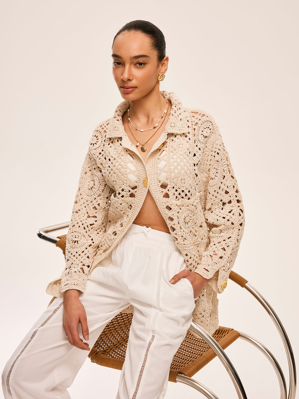 Tığ İşi Düğme Detaylı Hırka