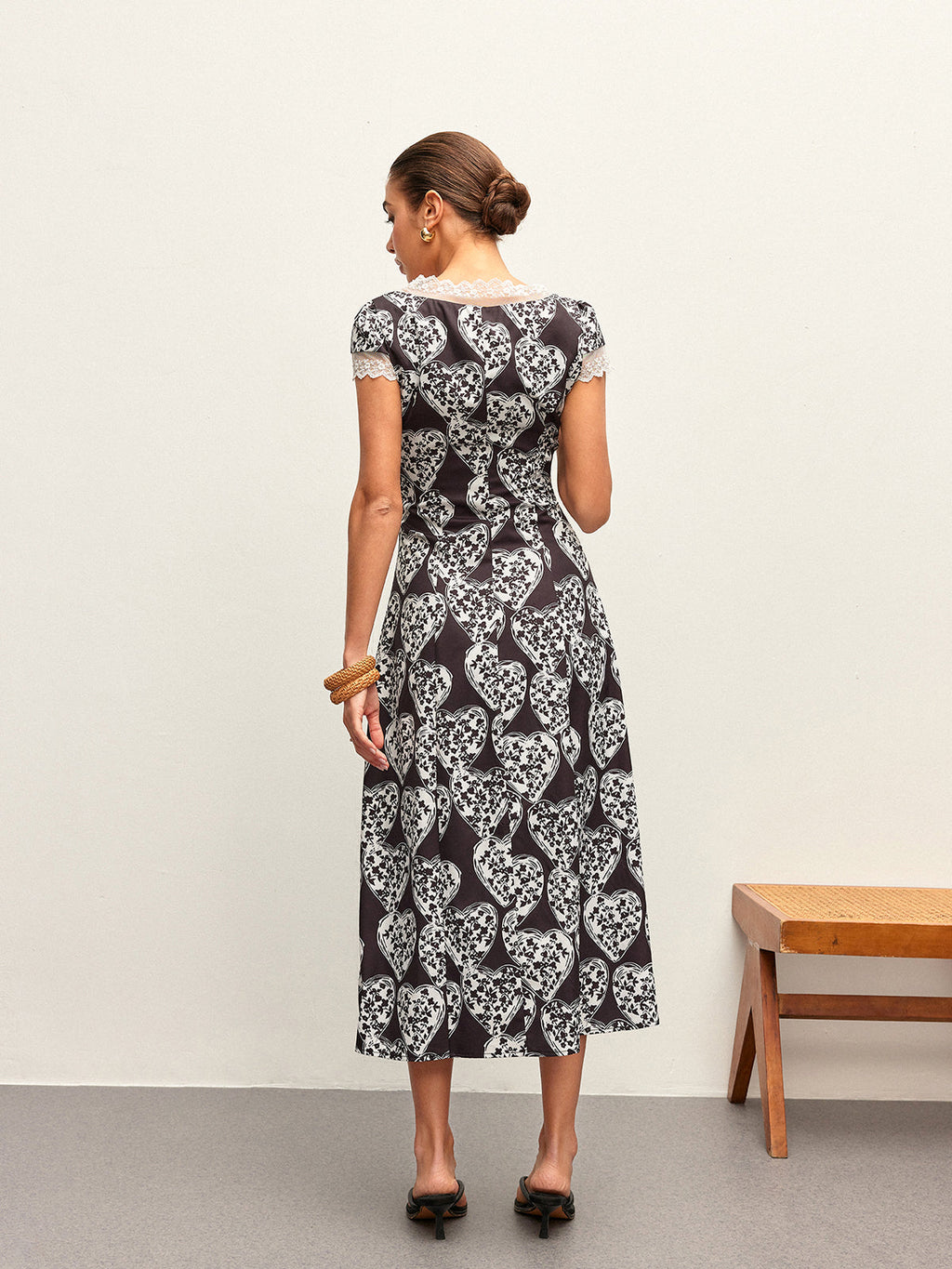 Çiçek Desenli V Yaka Kravat-Fiyonk Elbise