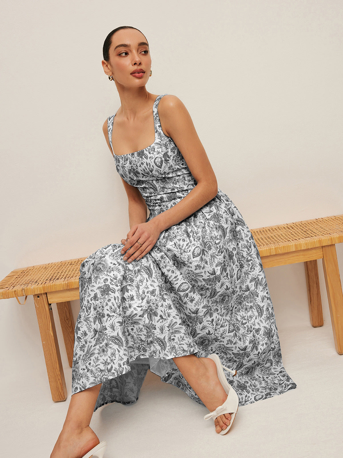 Cepli Kare Yaka Baskılı Elbise