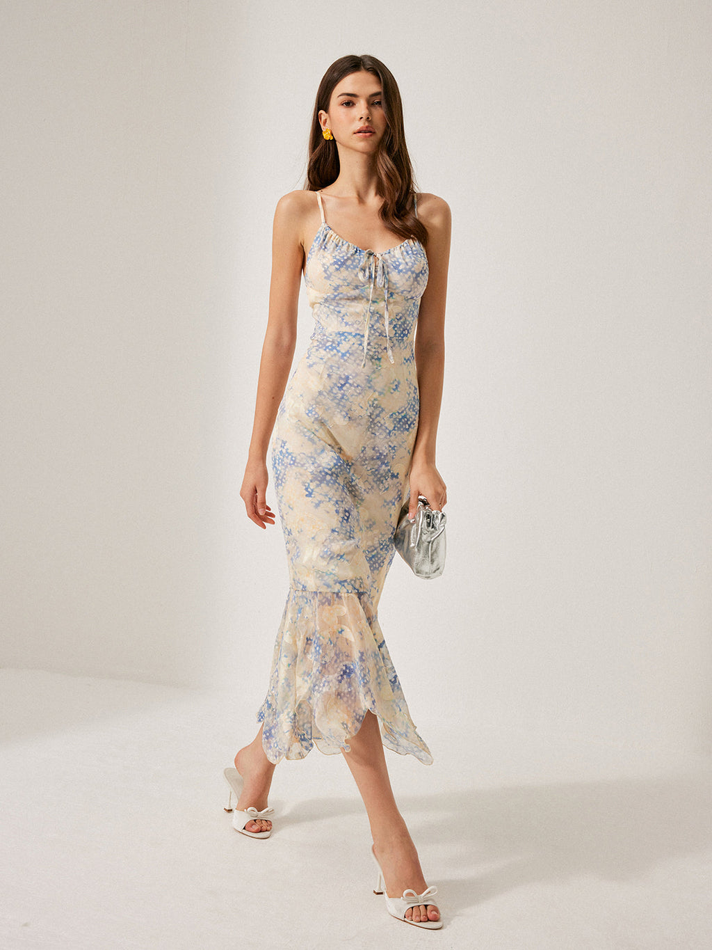 Şifon Önden Bağcıklı Kloş Etek Ucu Elbise