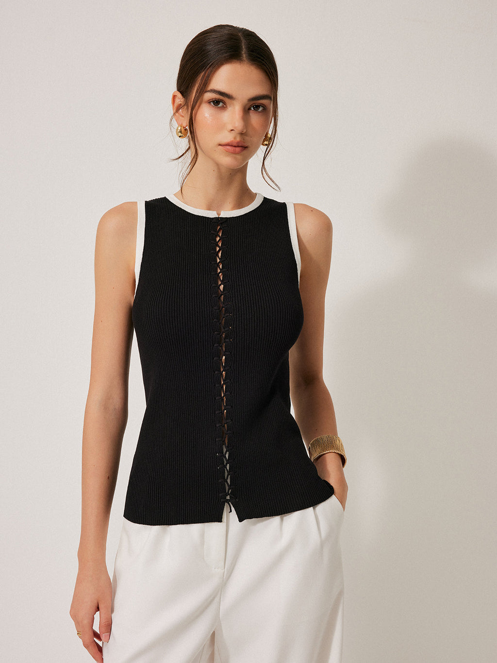 Renk Bloklu Örme Bağcıklı Yelek