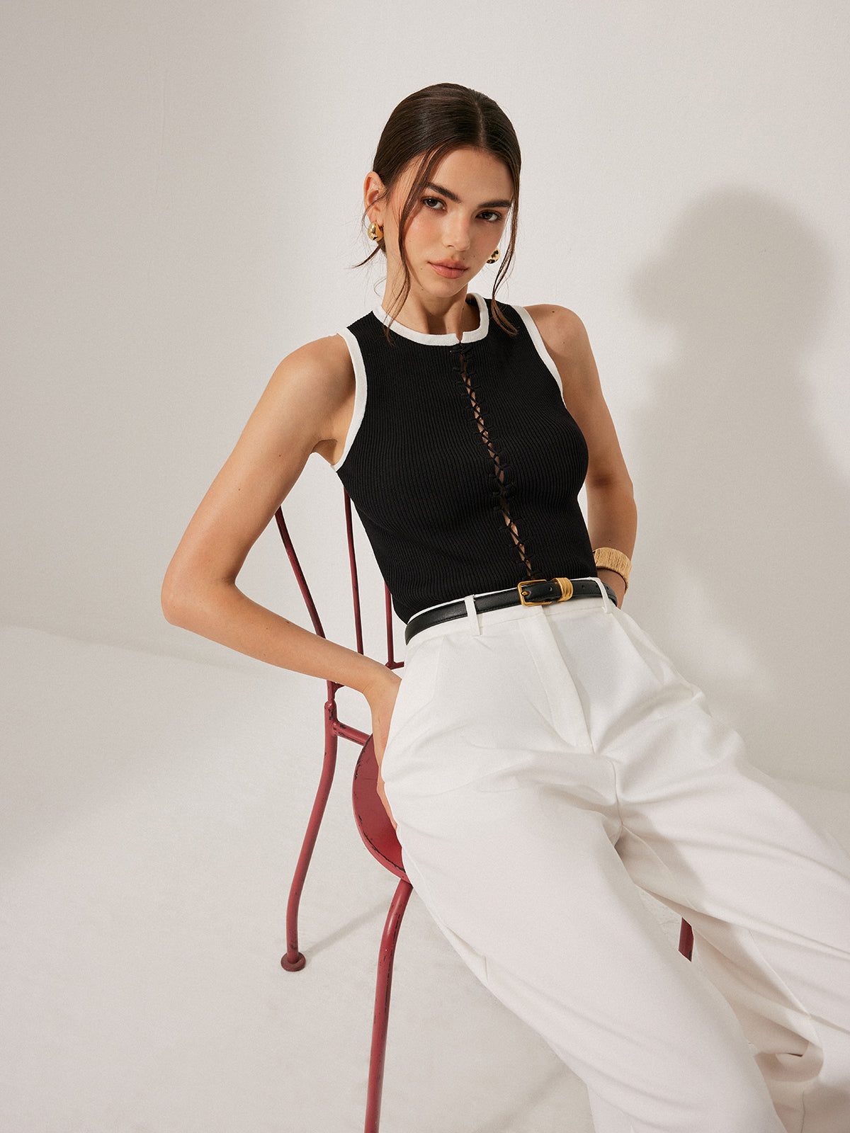 Renk Bloklu Örme Bağcıklı Yelek