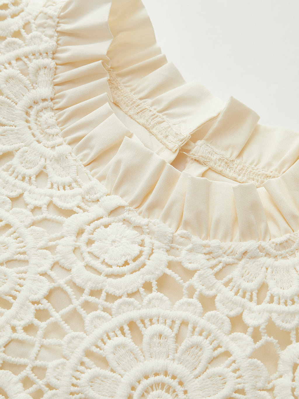 Kolsuz Dantelli Dantel Üst Ve Volanlı Kenar