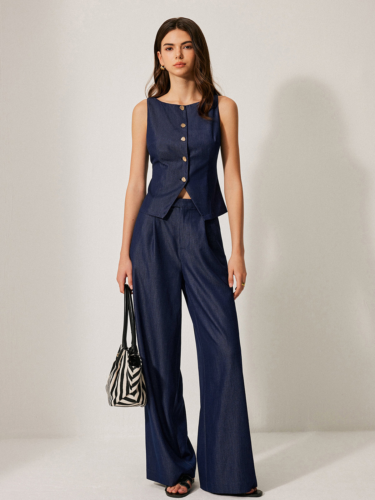 Düğmeli Ön Kolsuz Yelek