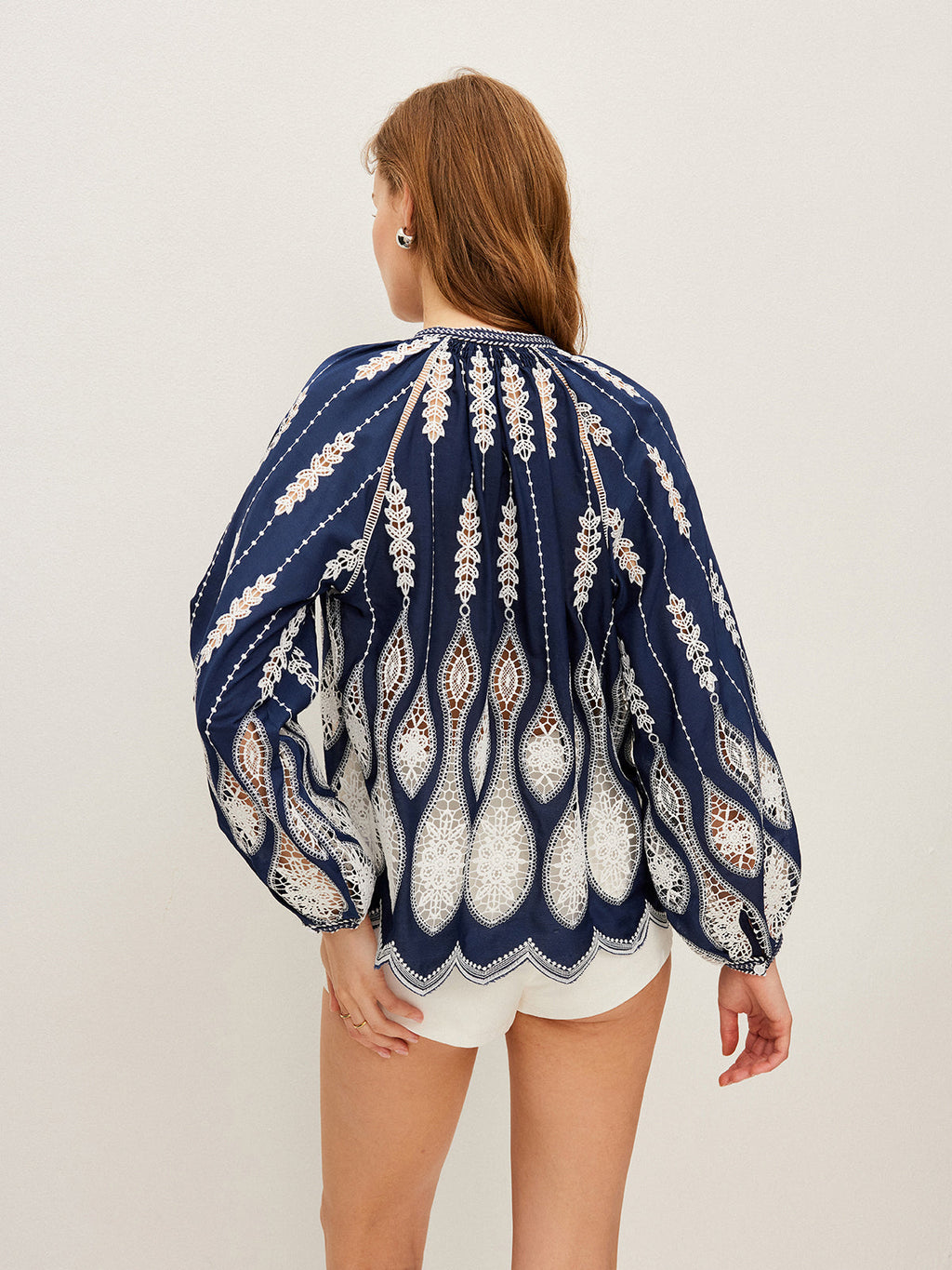 Yarı Şeffaf İşlemeli Kravat Yaka Bluz